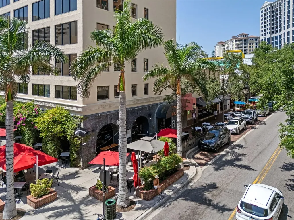 1350 Main Street Sarasota FL 34236