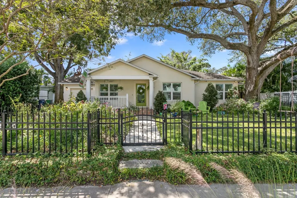 3910 W Tacon Street Tampa FL 33629