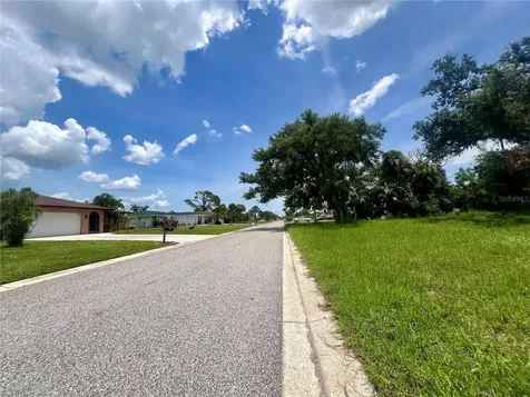 25 Oakland Hills Place Rotonda West FL 33947