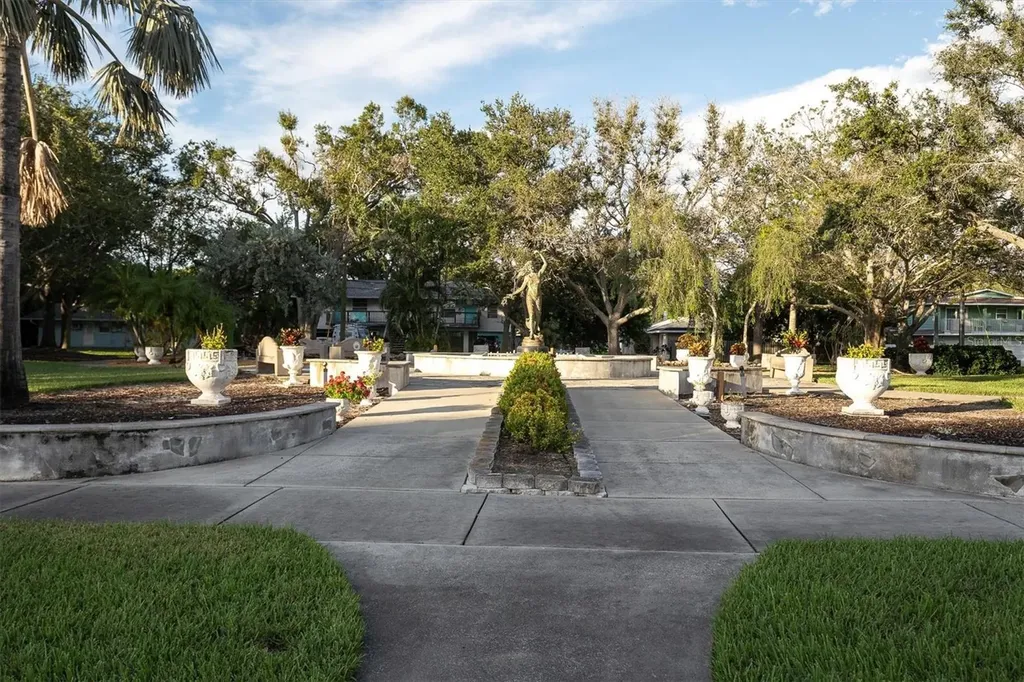 1150 Rue Des Reines South Pasadena FL 33707