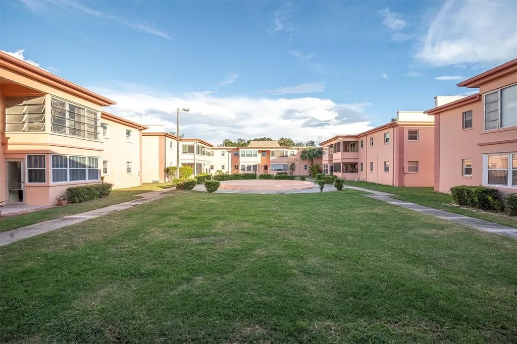 1150 Rue Des Reines South Pasadena FL 33707