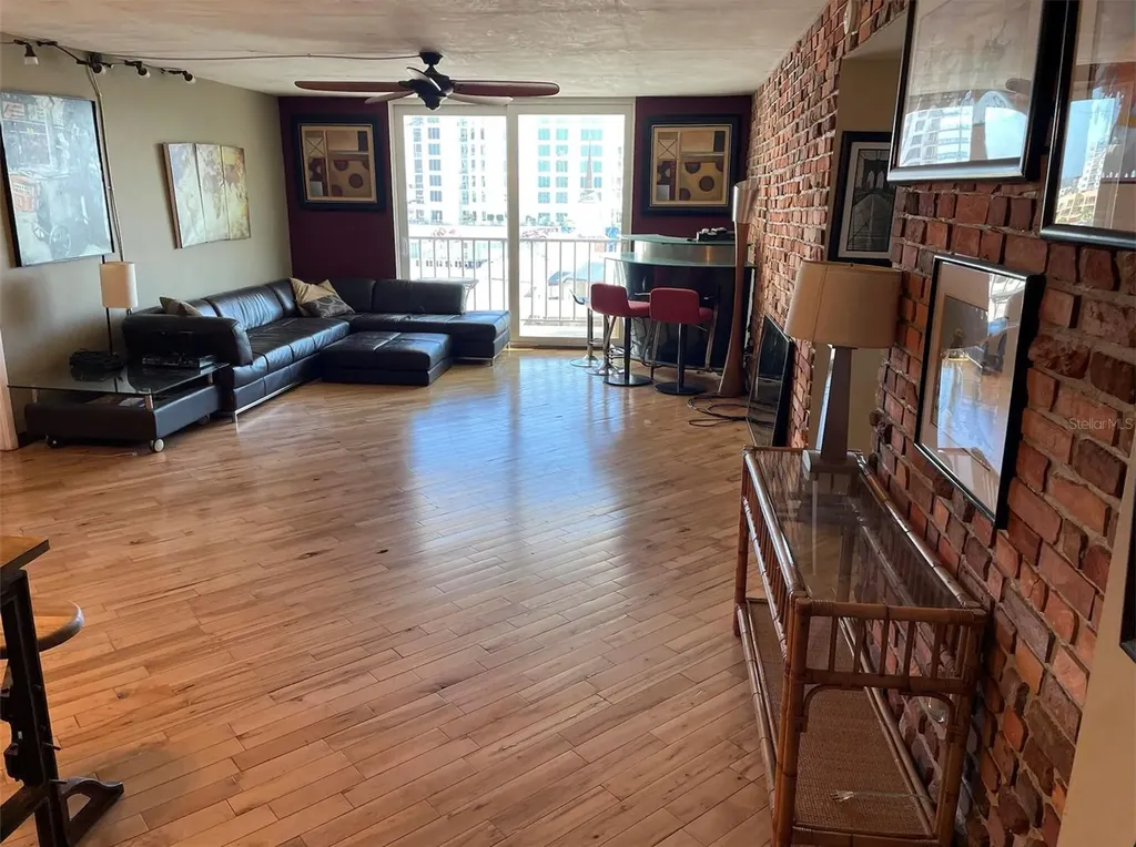 101 S Gulfstream Avenue Sarasota FL 34236