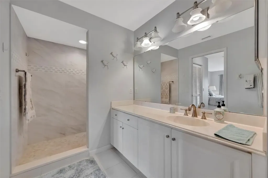 6904 Drewrys Bluff Bradenton FL 34203