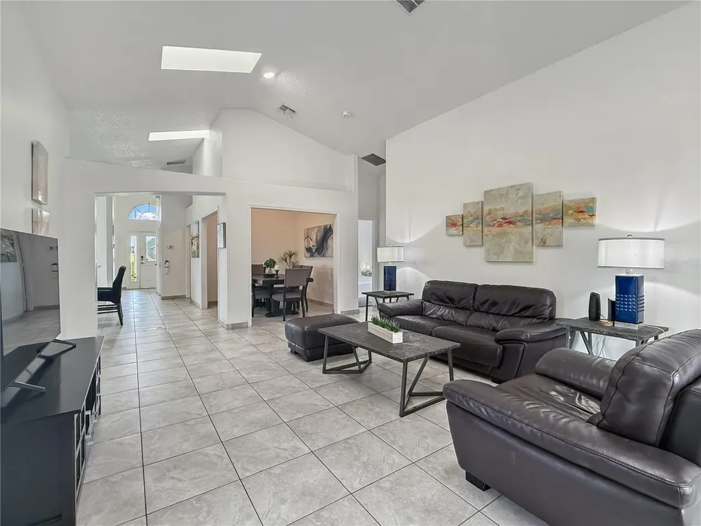 2512 Oneida Loop Kissimmee FL 34747
