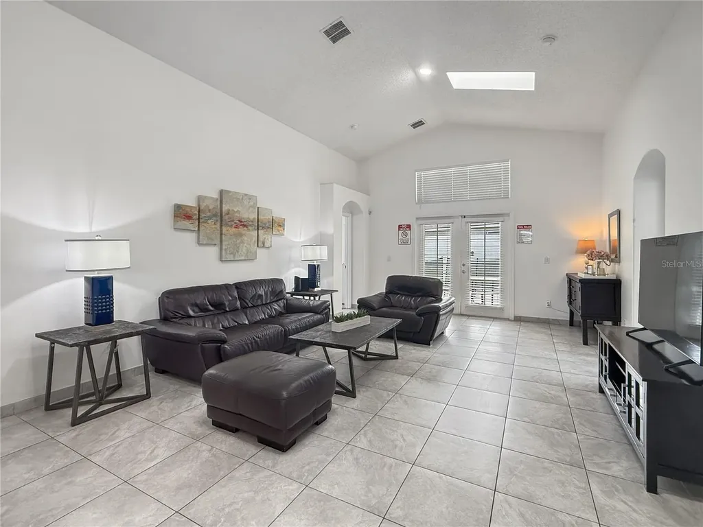 2512 Oneida Loop Kissimmee FL 34747
