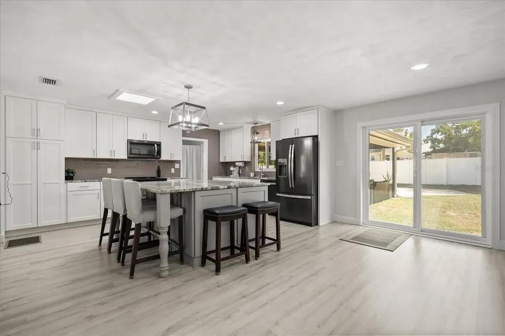 1210 E Caroline Street Tavares FL 32778
