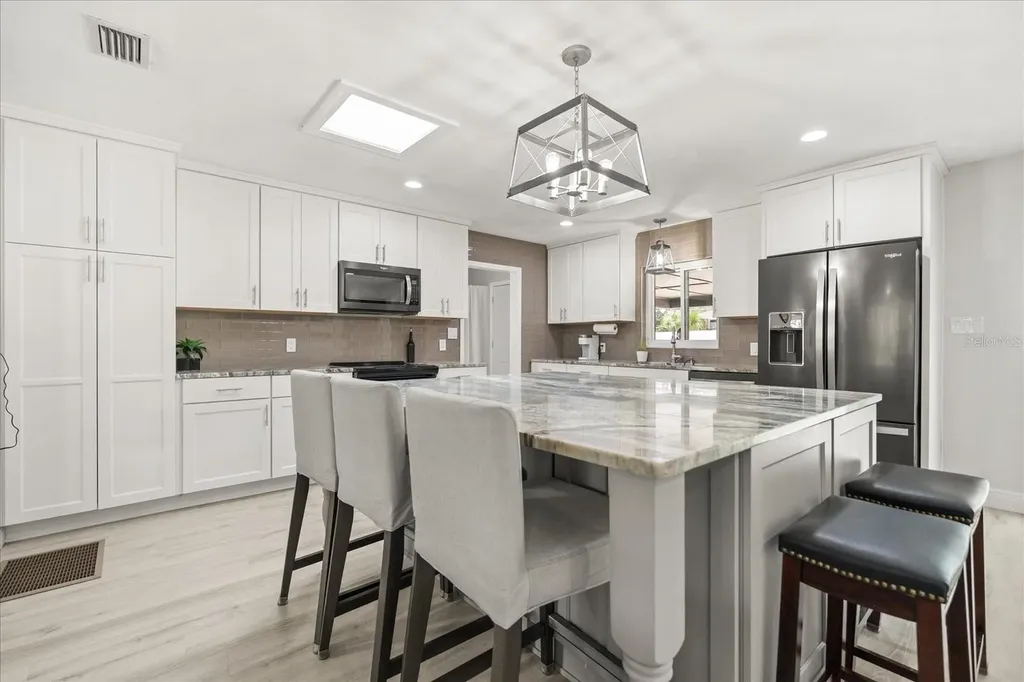 1210 E Caroline Street Tavares FL 32778