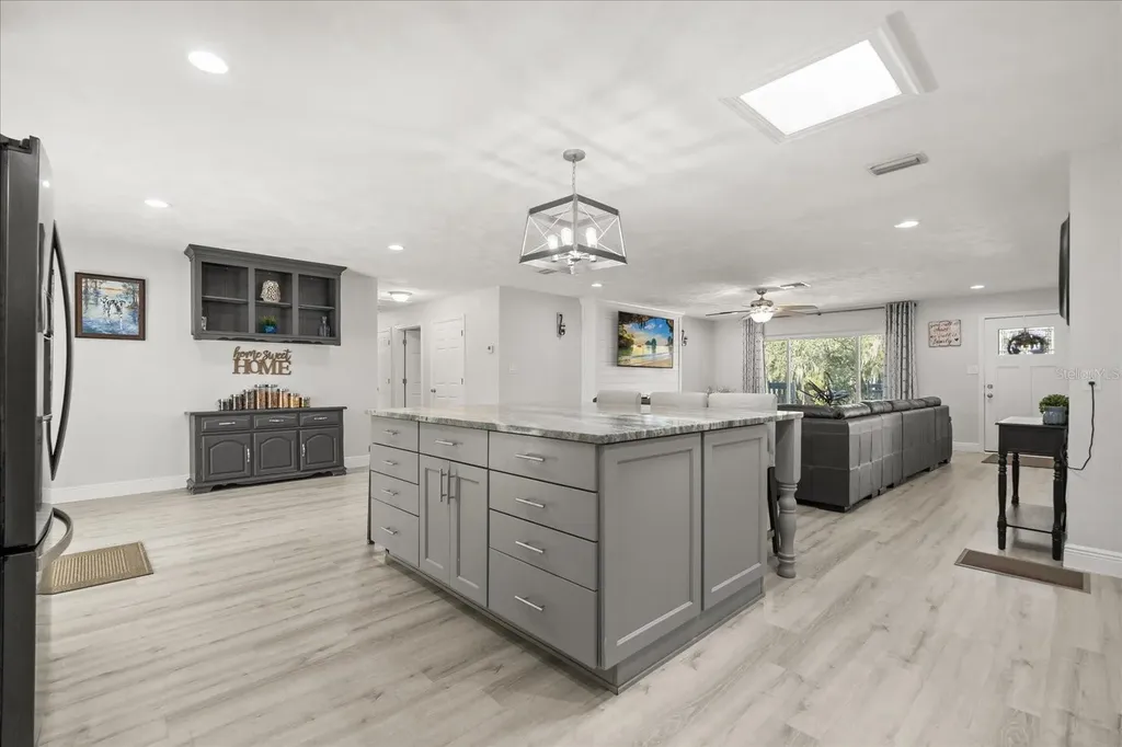 1210 E Caroline Street Tavares FL 32778