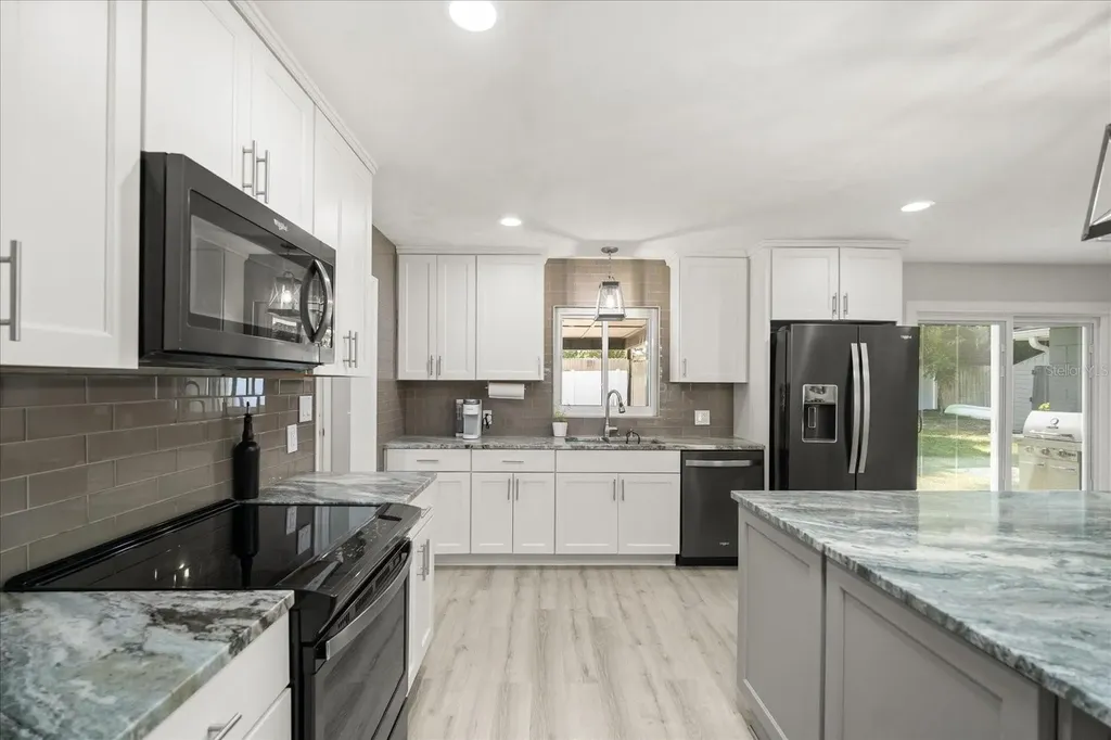 1210 E Caroline Street Tavares FL 32778