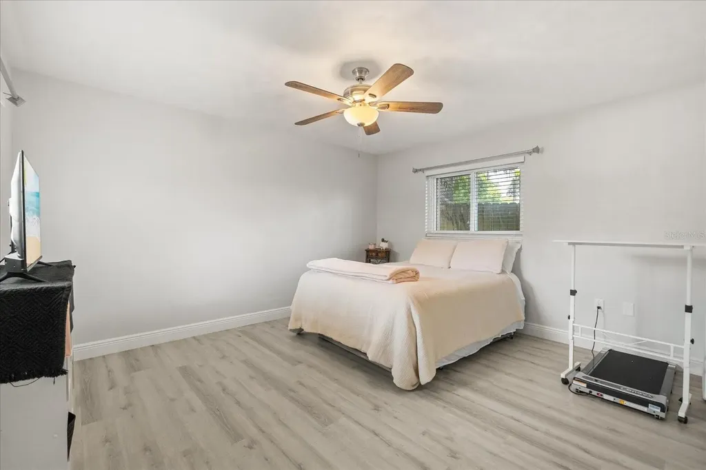 1210 E Caroline Street Tavares FL 32778