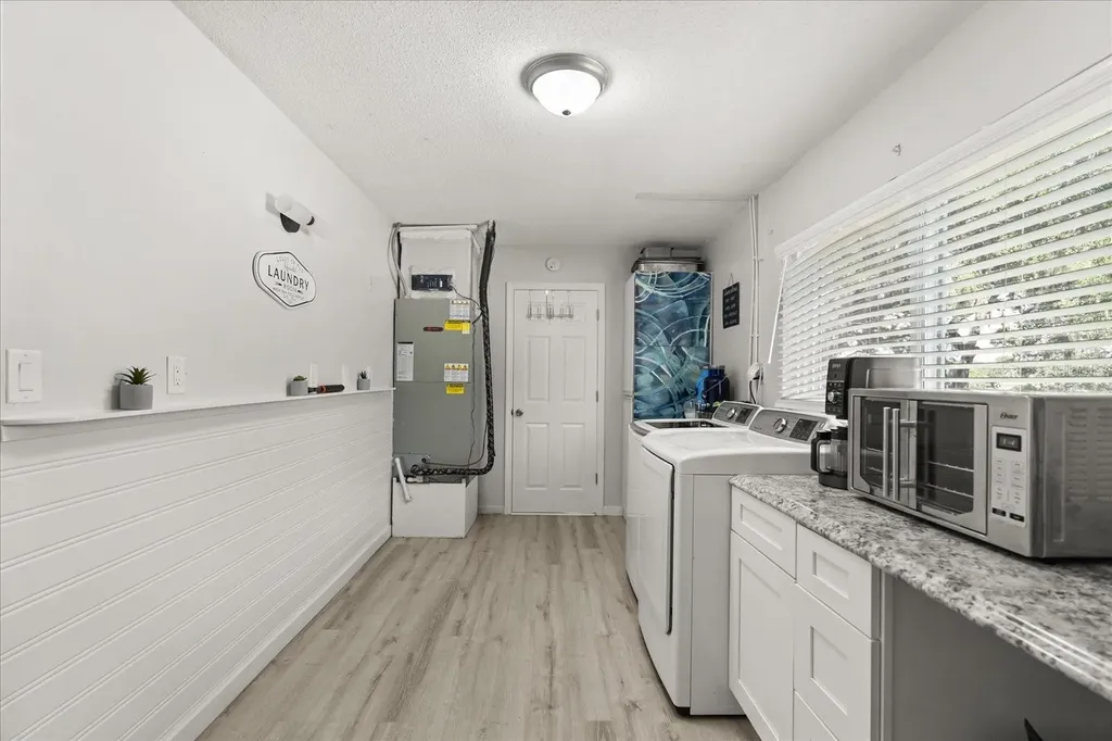 1210 E Caroline Street Tavares FL 32778