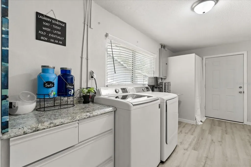 1210 E Caroline Street Tavares FL 32778