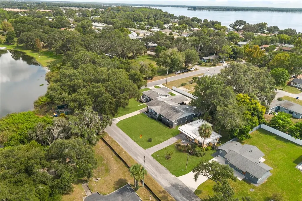 1210 E Caroline Street Tavares FL 32778