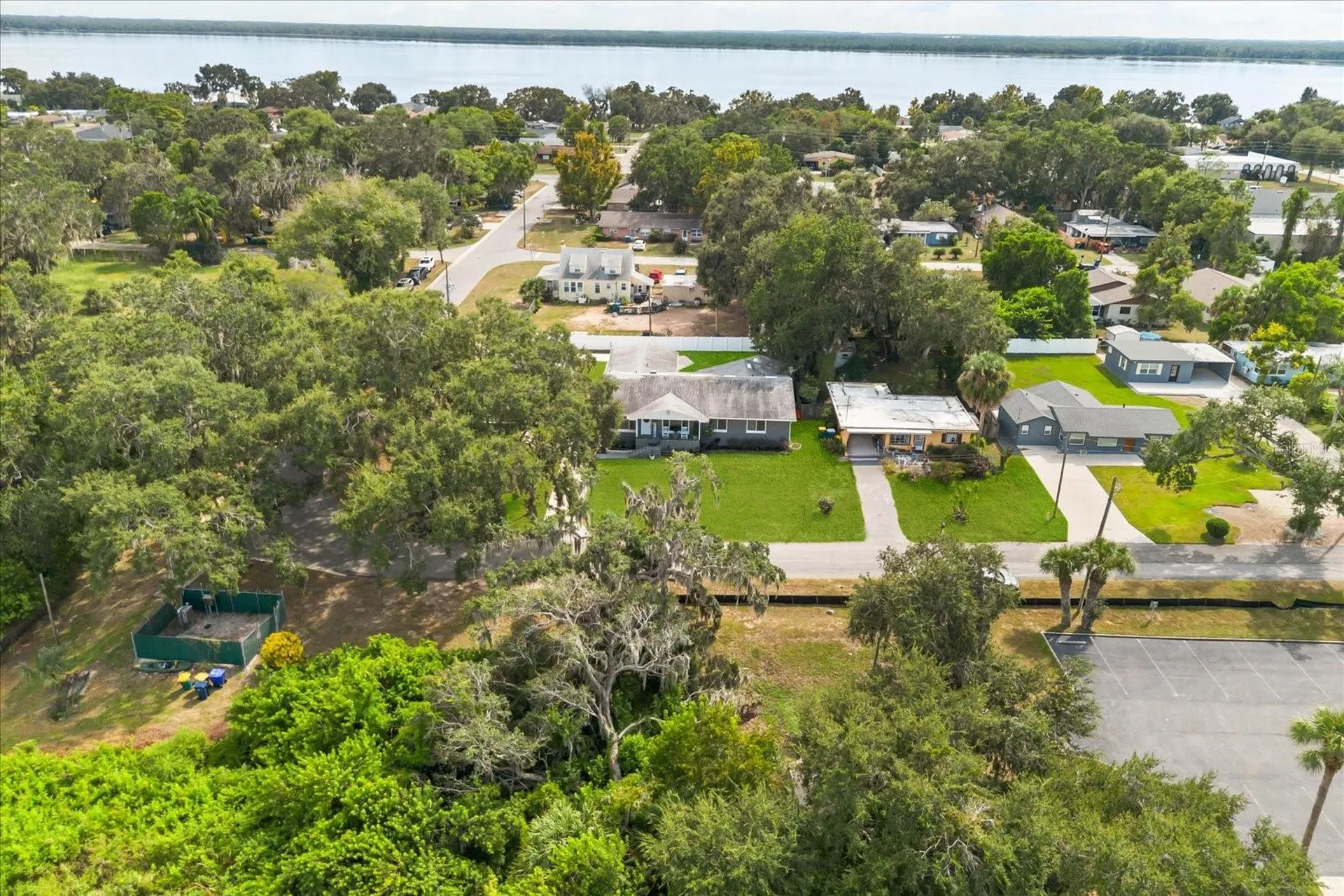 1210 E Caroline Street Tavares FL 32778