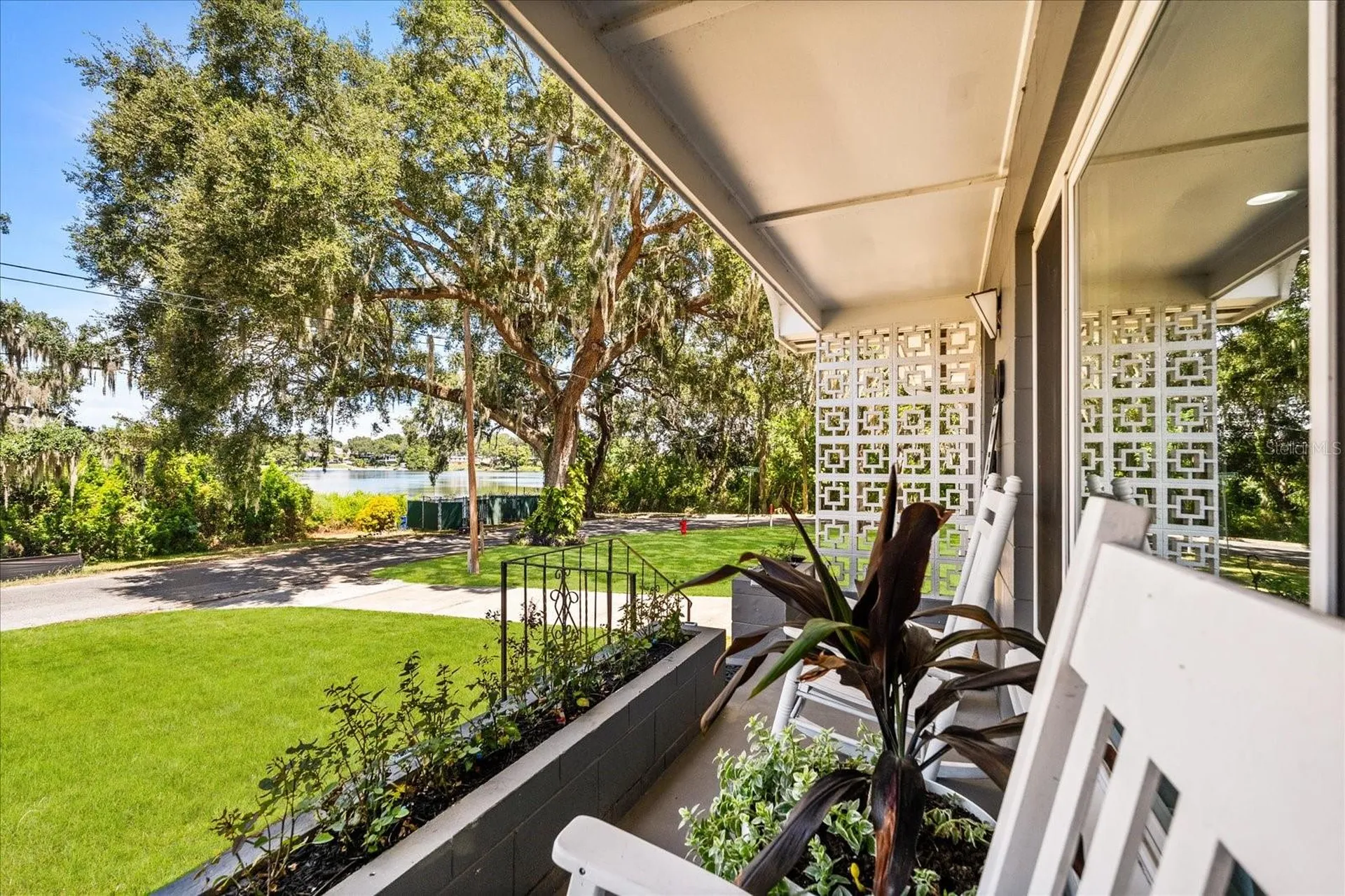 1210 E Caroline Street Tavares FL 32778
