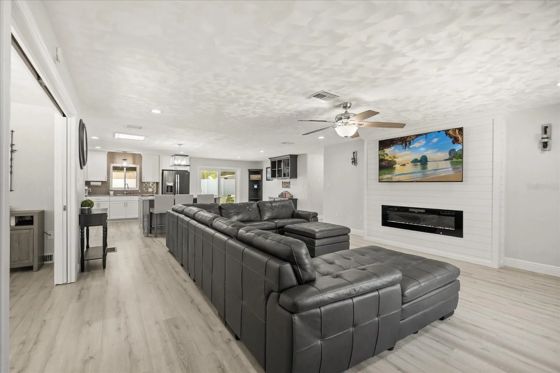 1210 E Caroline Street Tavares FL 32778