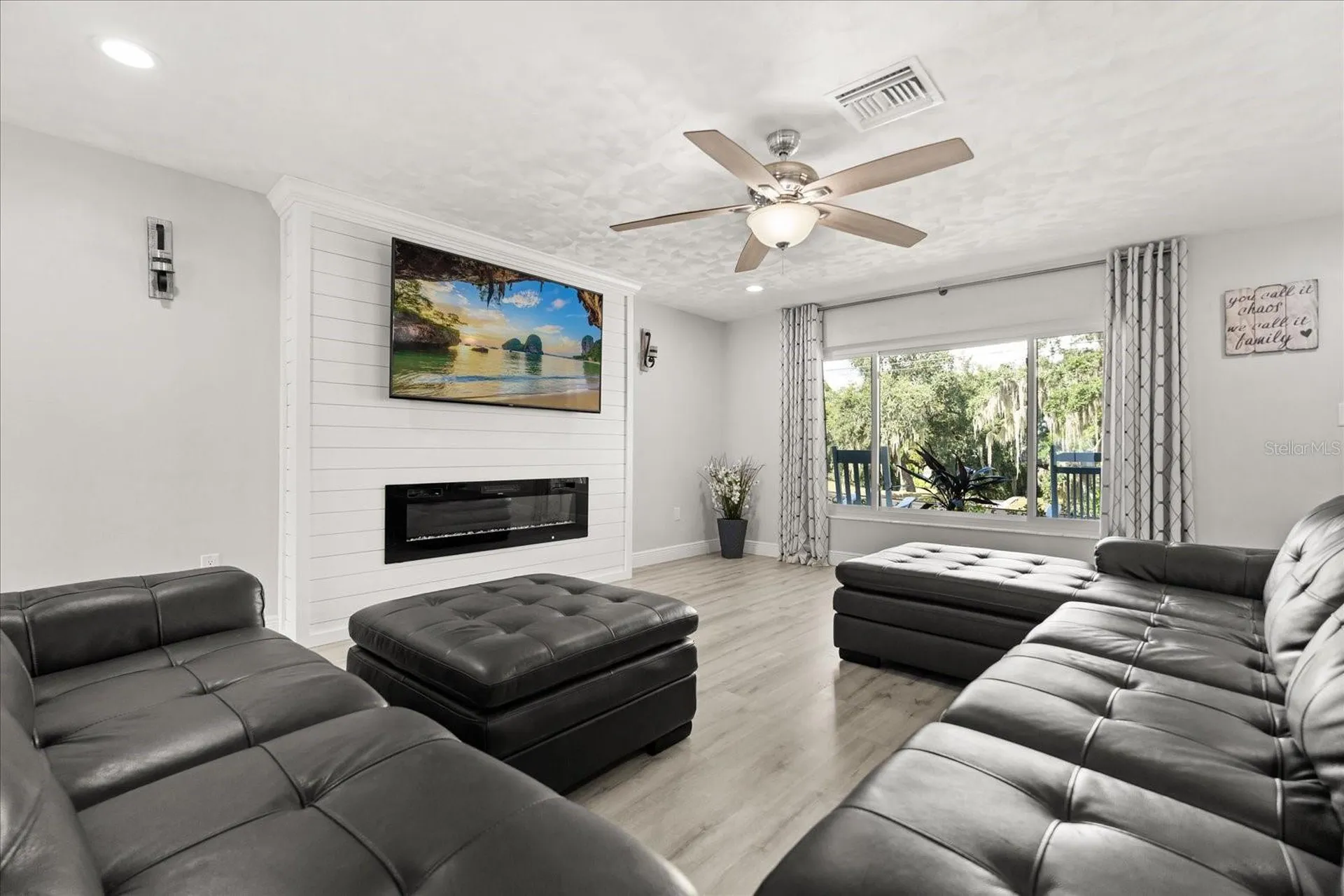 1210 E Caroline Street Tavares FL 32778