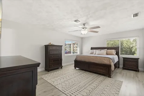 1210 E Caroline Street Tavares FL 32778