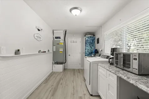 1210 E Caroline Street Tavares FL 32778