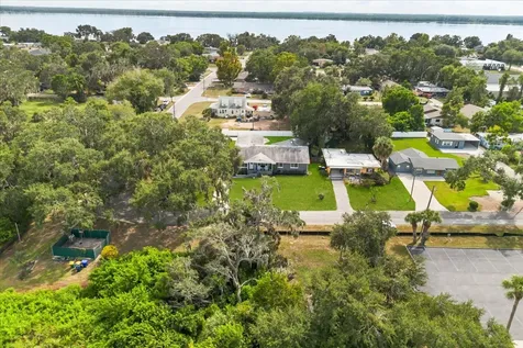 1210 E Caroline Street Tavares FL 32778