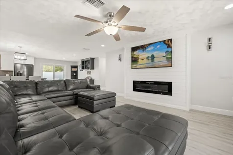 1210 E Caroline Street Tavares FL 32778