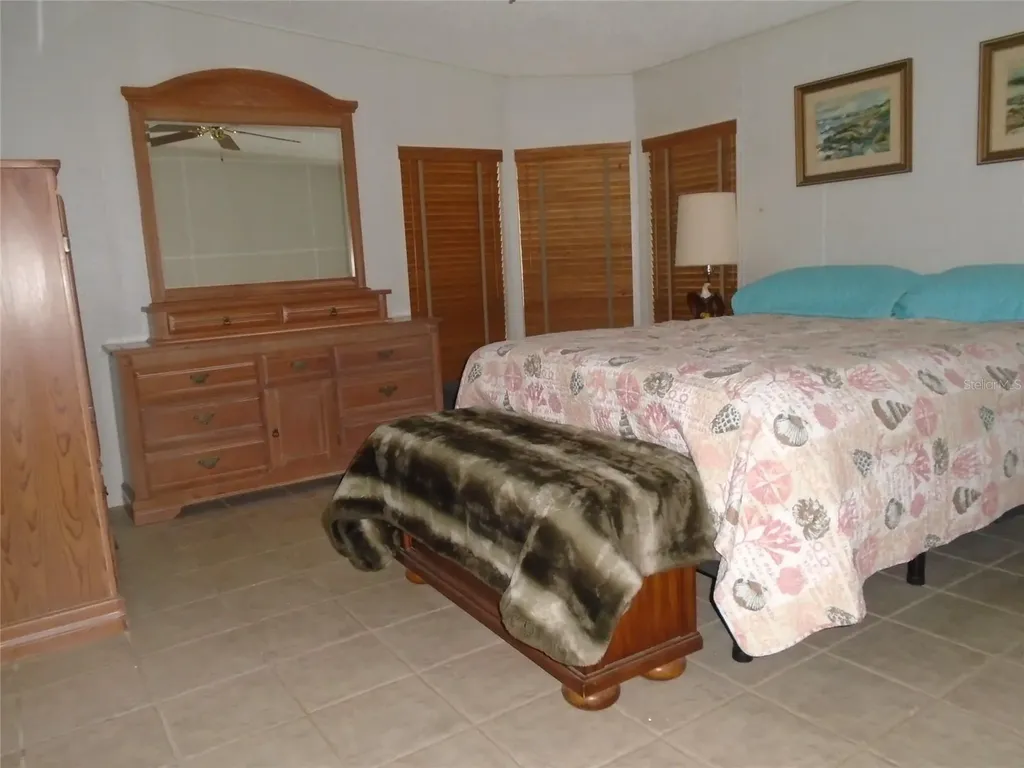 5559 SW 42nd Place Bell FL 32619