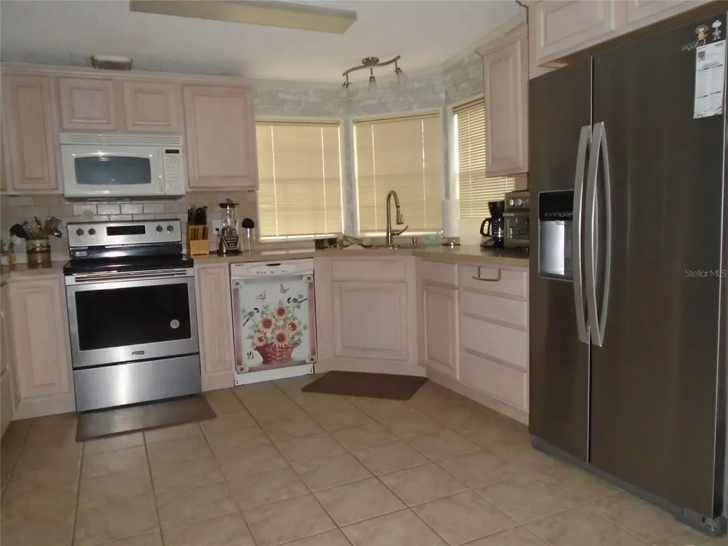 5559 SW 42nd Place Bell FL 32619