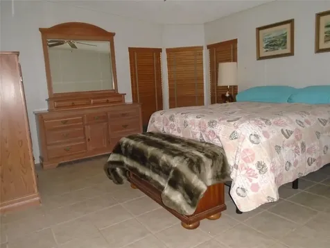 5559 SW 42nd Place Bell FL 32619