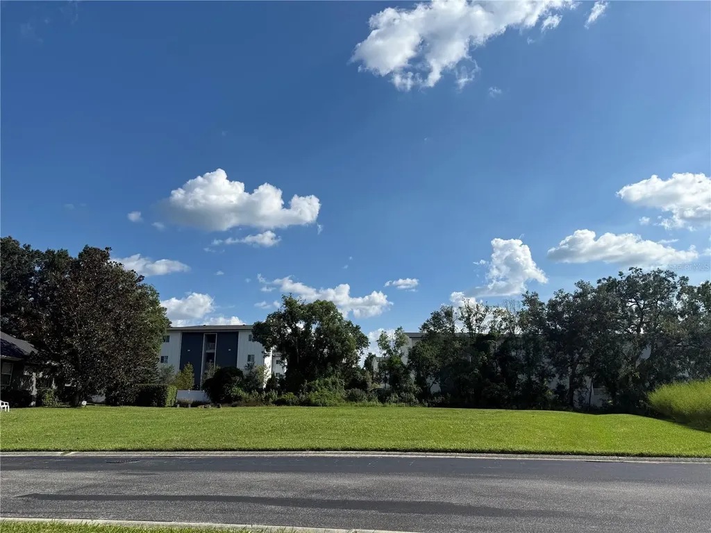 Island Shores Lane Lakeland FL 33809