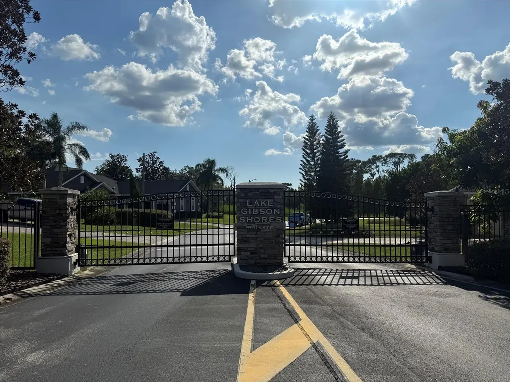 Island Shores Lane Lakeland FL 33809