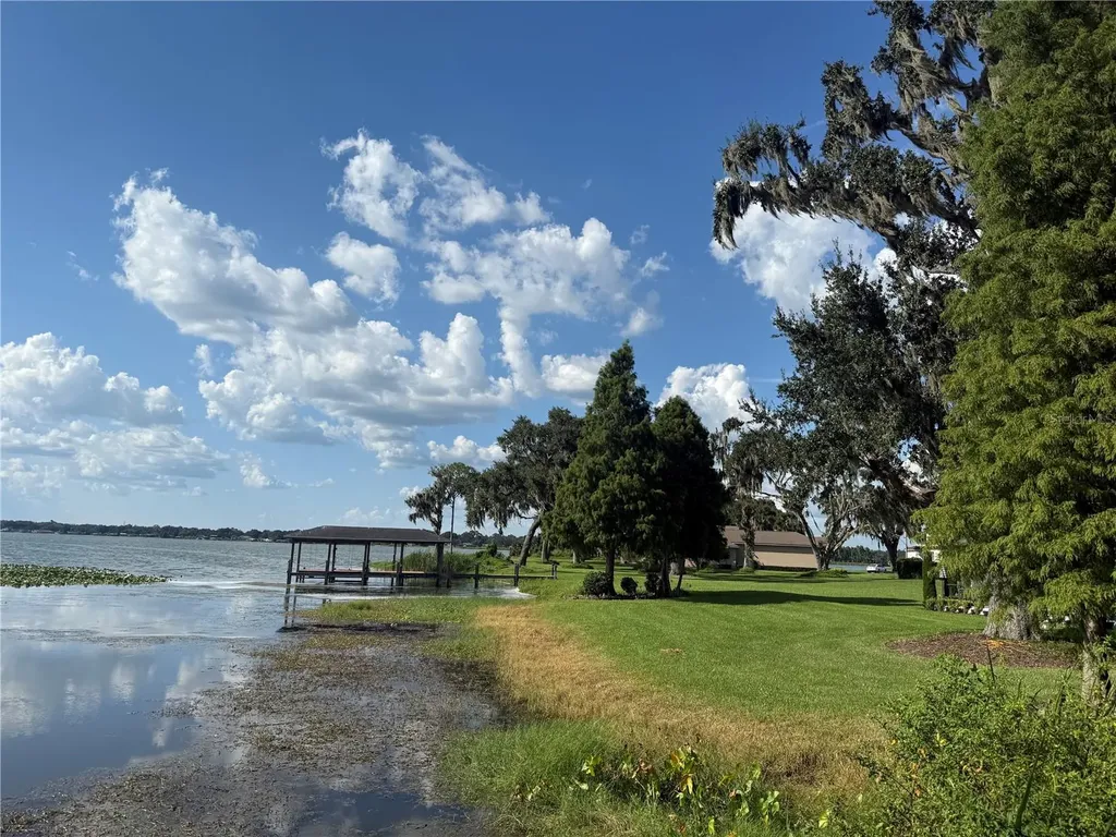 Island Shores Lane Lakeland FL 33809