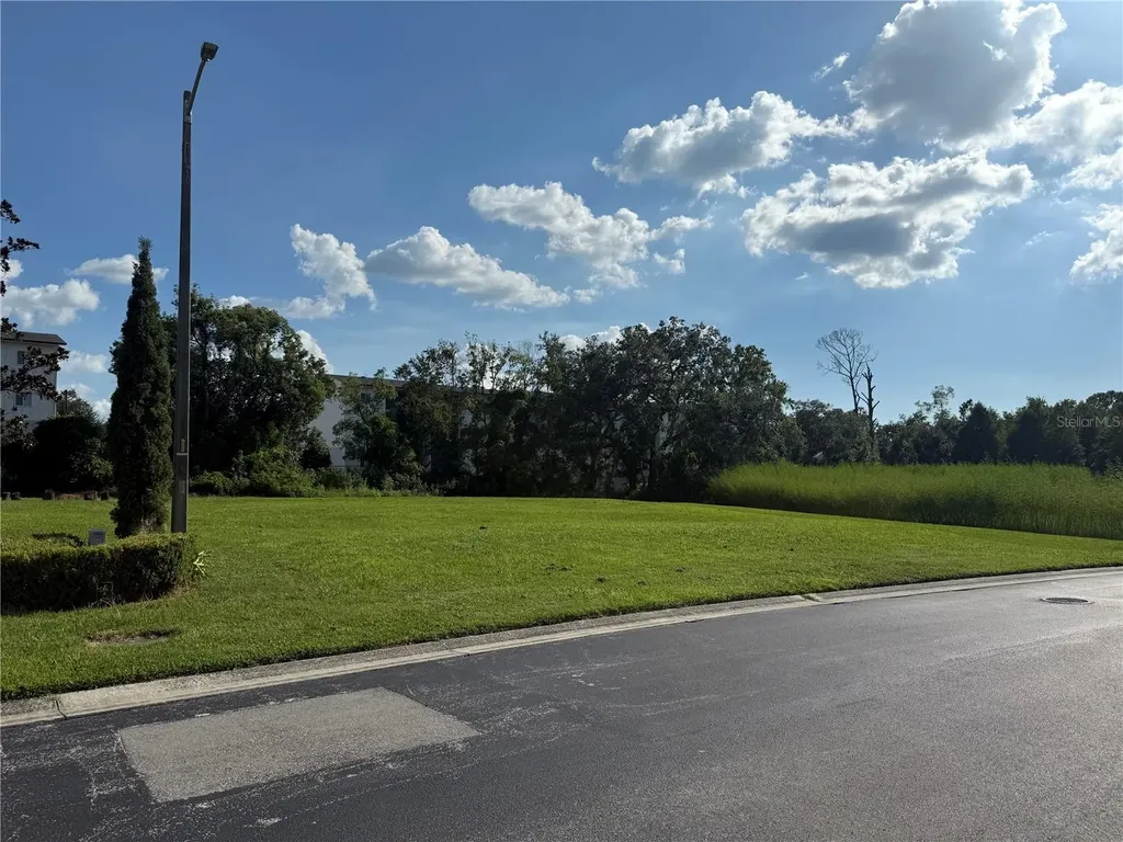 Island Shores Lane Lakeland FL 33809