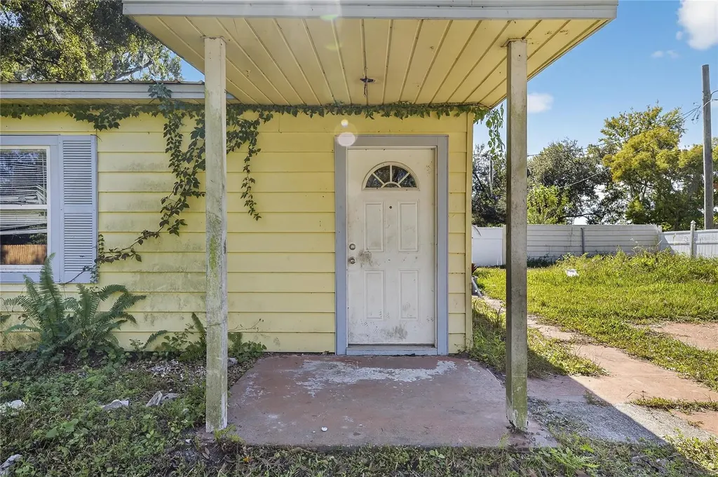 311 S Webb Road Plant City FL 33566