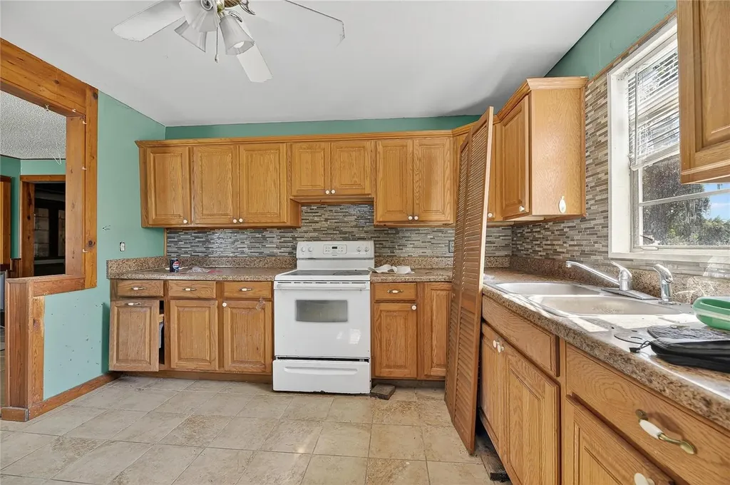 311 S Webb Road Plant City FL 33566