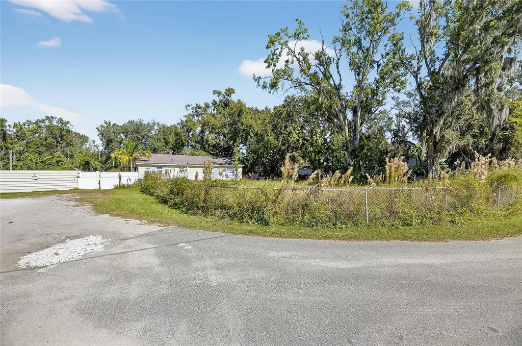 311 S Webb Road Plant City FL 33566