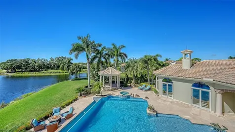 7320 Barclay Court University Park FL 34201