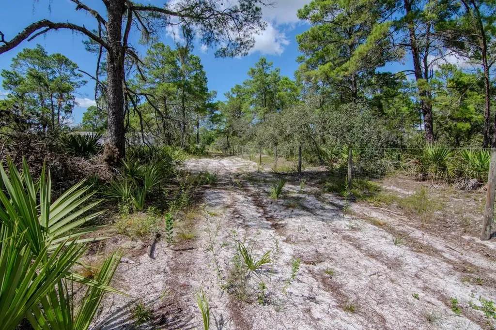 192 Freedom Drive Frostproof FL 33843