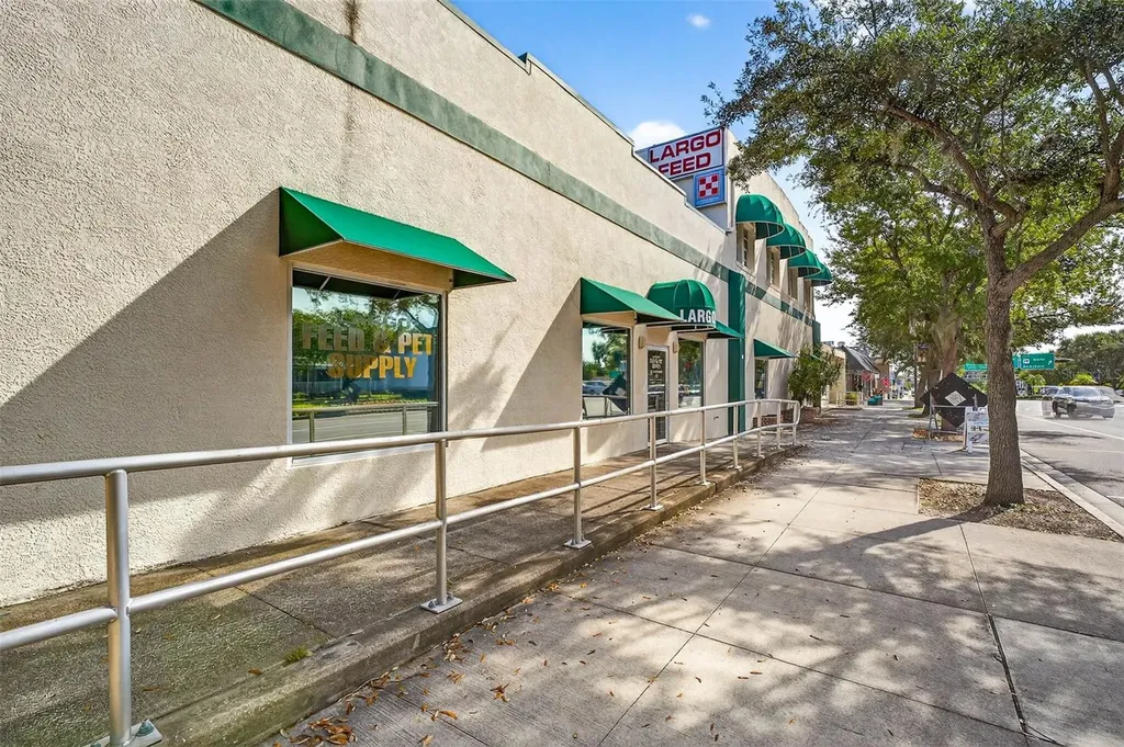 206 W Bay Drive Largo FL 33770