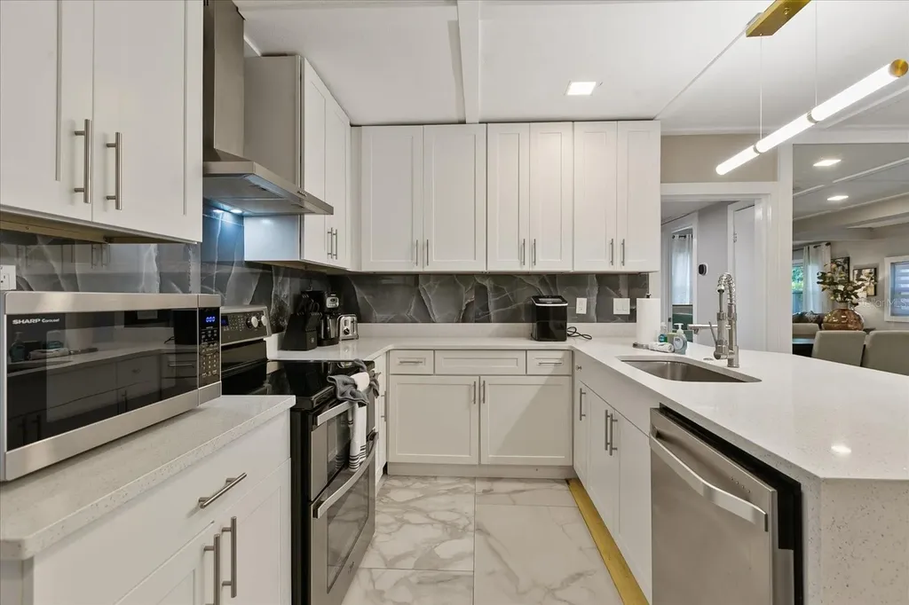 1009 N Betty Lane Clearwater FL 33755