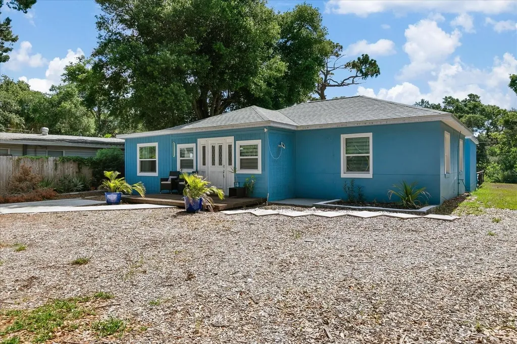 1009 N Betty Lane Clearwater FL 33755