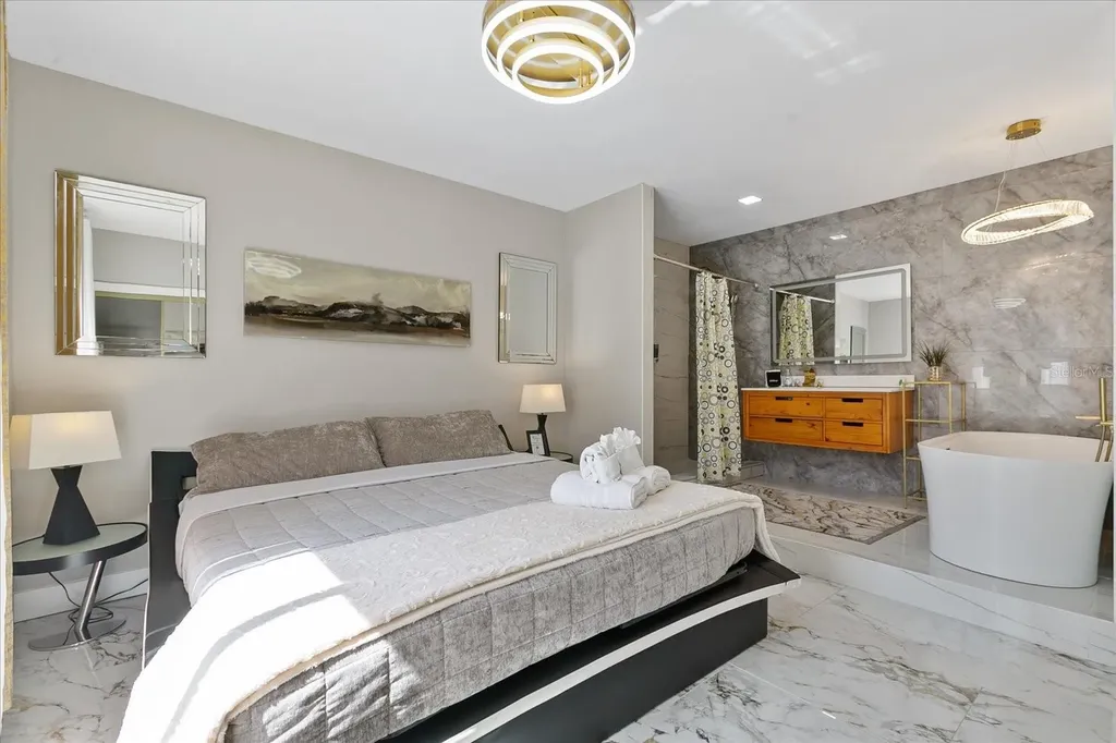 1009 N Betty Lane Clearwater FL 33755