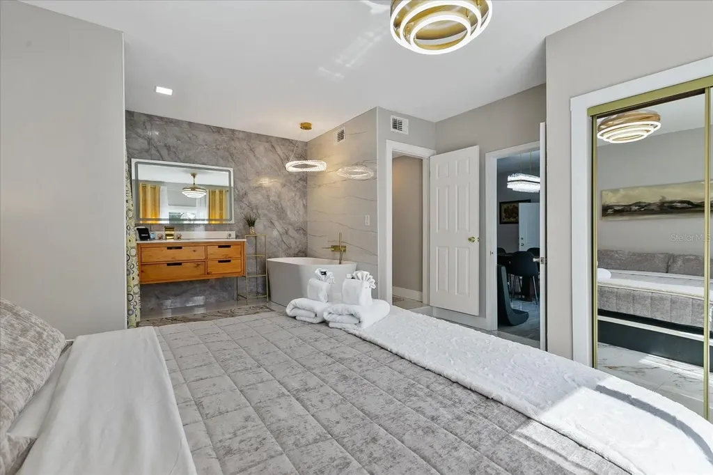 1009 N Betty Lane Clearwater FL 33755