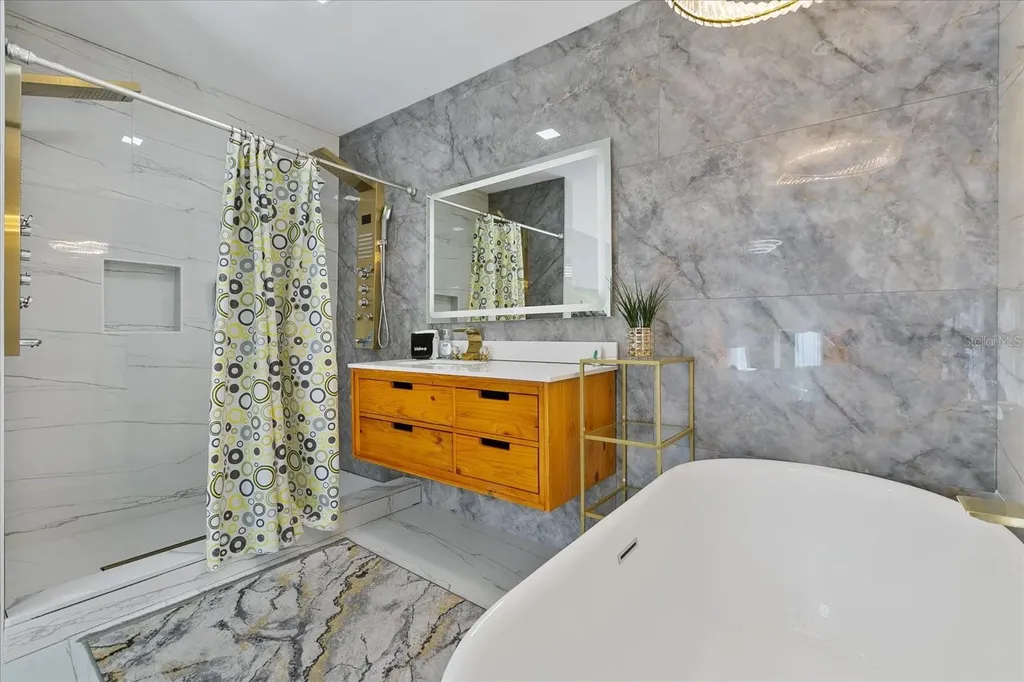 1009 N Betty Lane Clearwater FL 33755