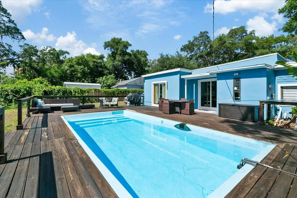 1009 N Betty Lane Clearwater FL 33755
