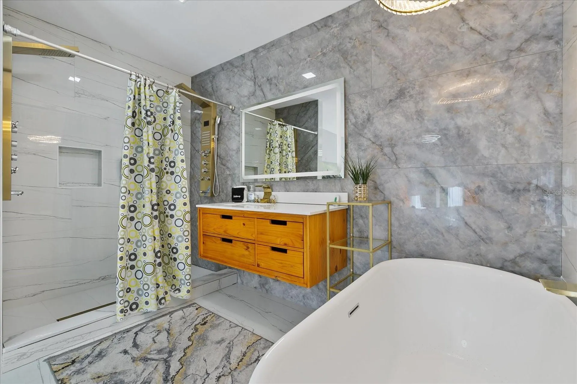 1009 N Betty Lane Clearwater FL 33755