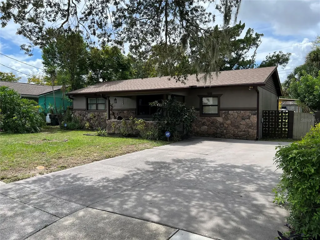 952 Essex Road Daytona Beach FL 32117