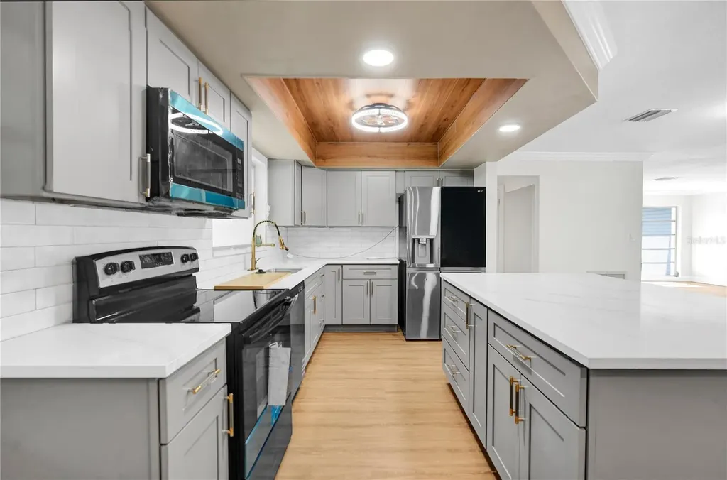 1395 Burnt Oak Street Tarpon Springs FL 34689