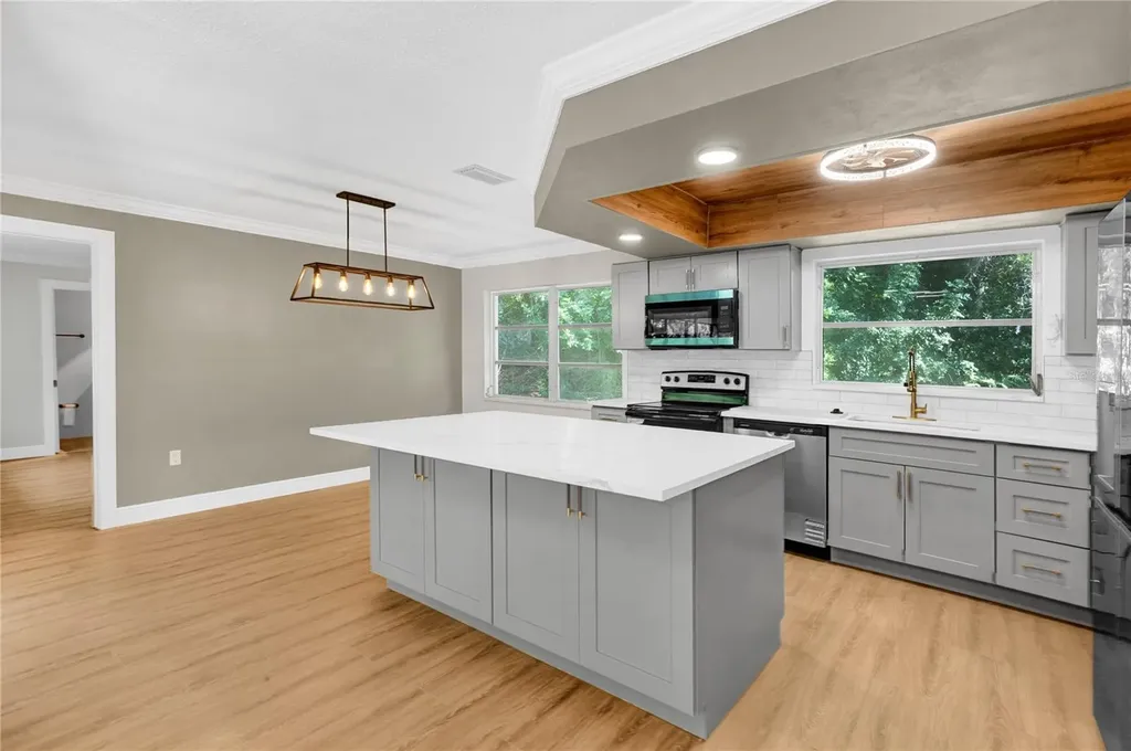 1395 Burnt Oak Street Tarpon Springs FL 34689