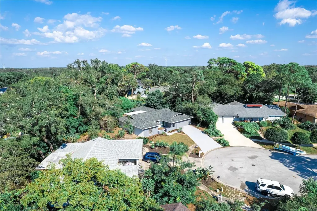 1395 Burnt Oak Street Tarpon Springs FL 34689