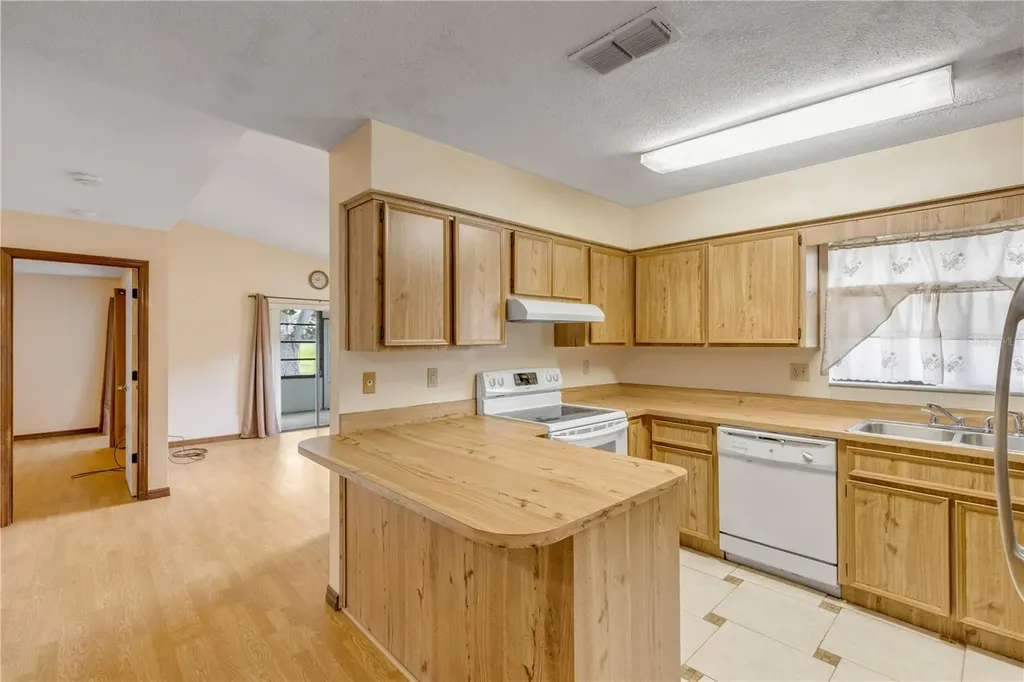 416 Shangri La Circle Edgewater FL 32132